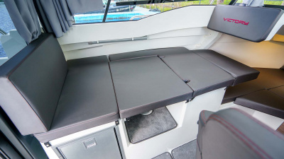 Комбинированная лодка Victory 737 Cabin